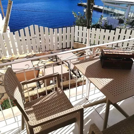 Sea Rose Apartment *